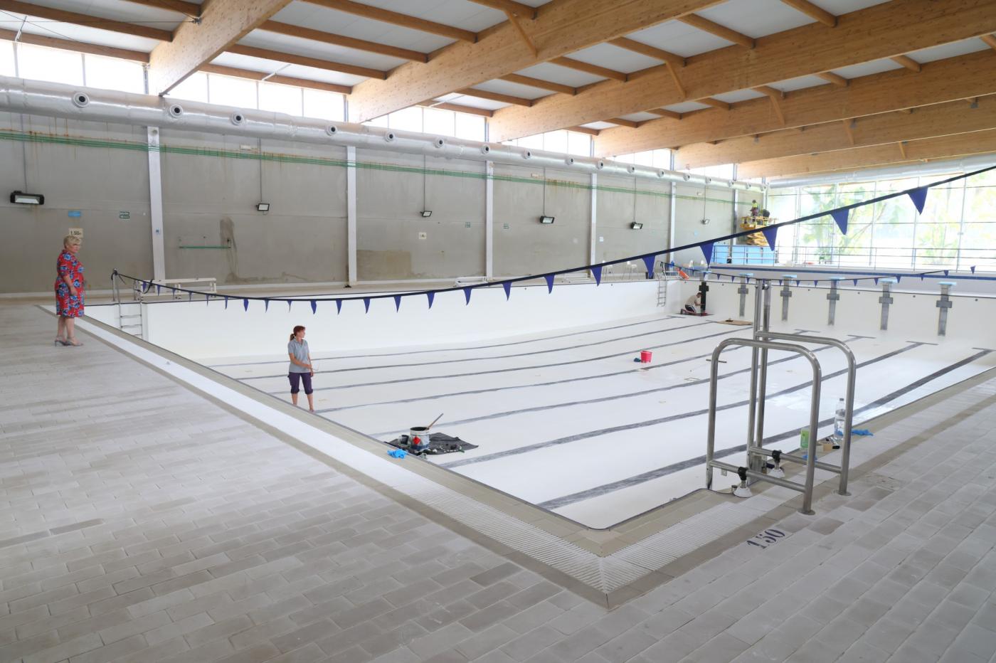 Deportes intensifica los trabajos de mejora de la piscina municipal de cara a su vuelta