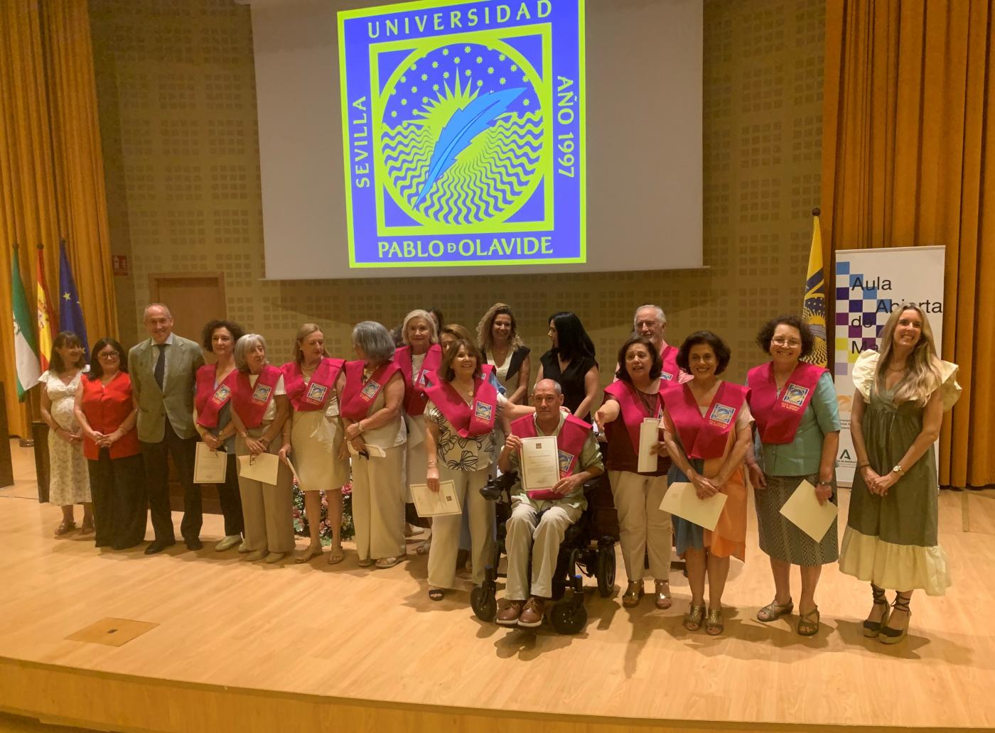 17 tomareños del Aula Abierta de Mayores de la UPO se gradúan en el Paraninfo