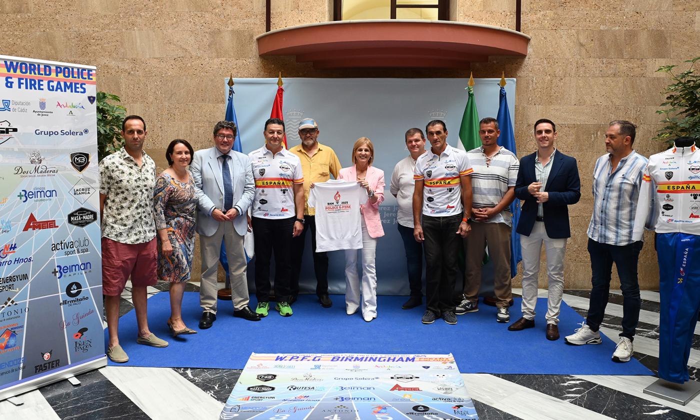 Sherrypol, en el Ayuntamiento junto a la alcaldesa. - jerez.es