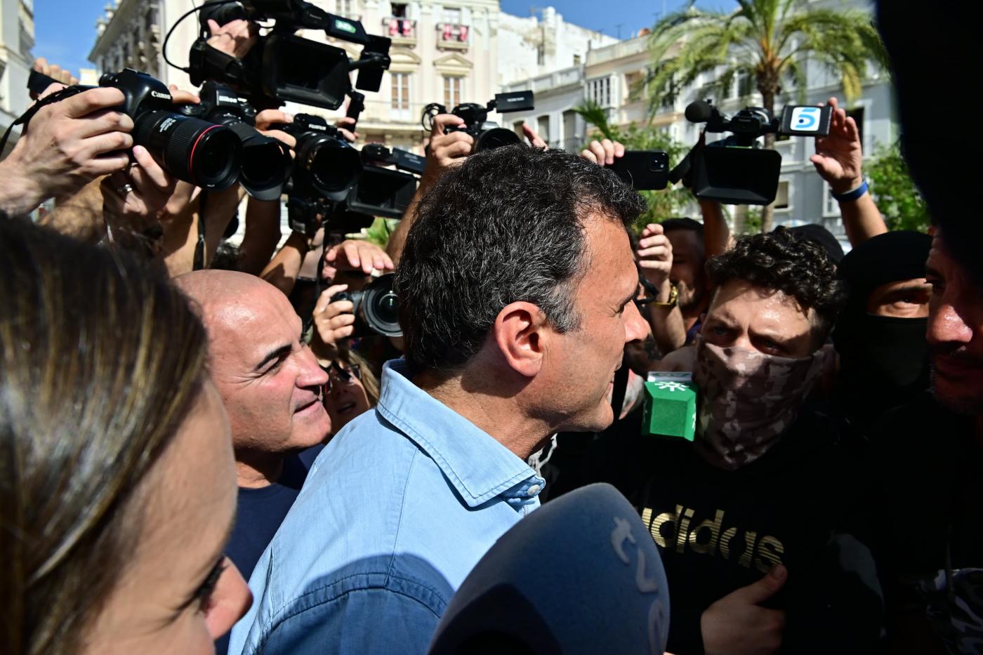 Bruno García recibe a una representación de los trabajadores del metal en el Ayuntamiento