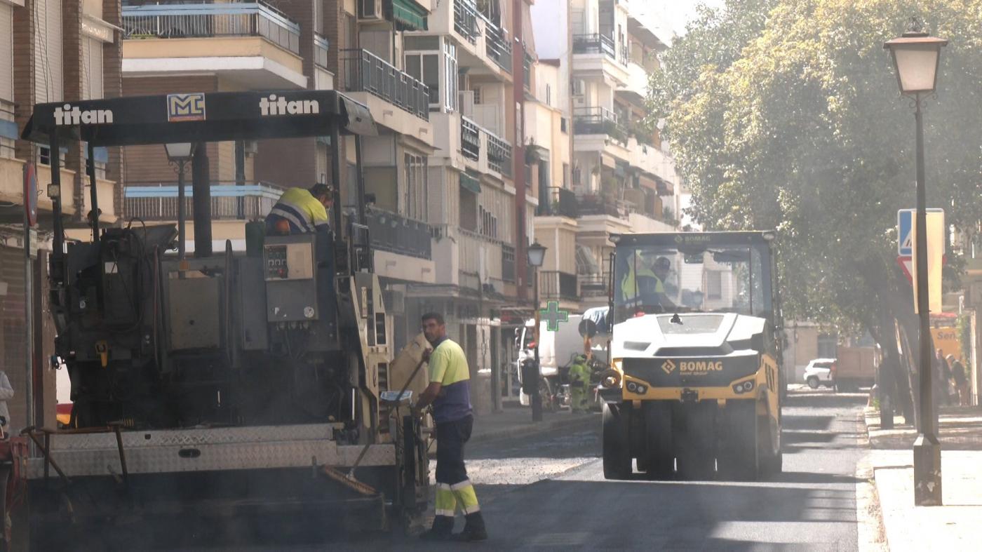 Cortes de tráfico por el reasfaltado en la Avenida Reino Unido de Bermejales