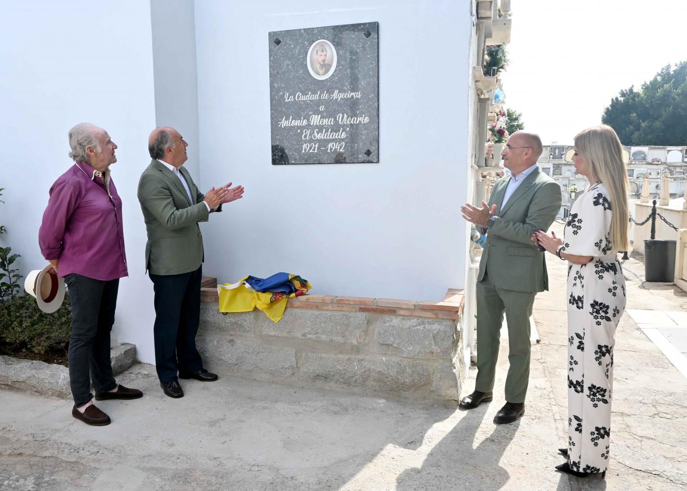 El soldado santo de Algeciras ya tiene una placa en el viejo cementerio