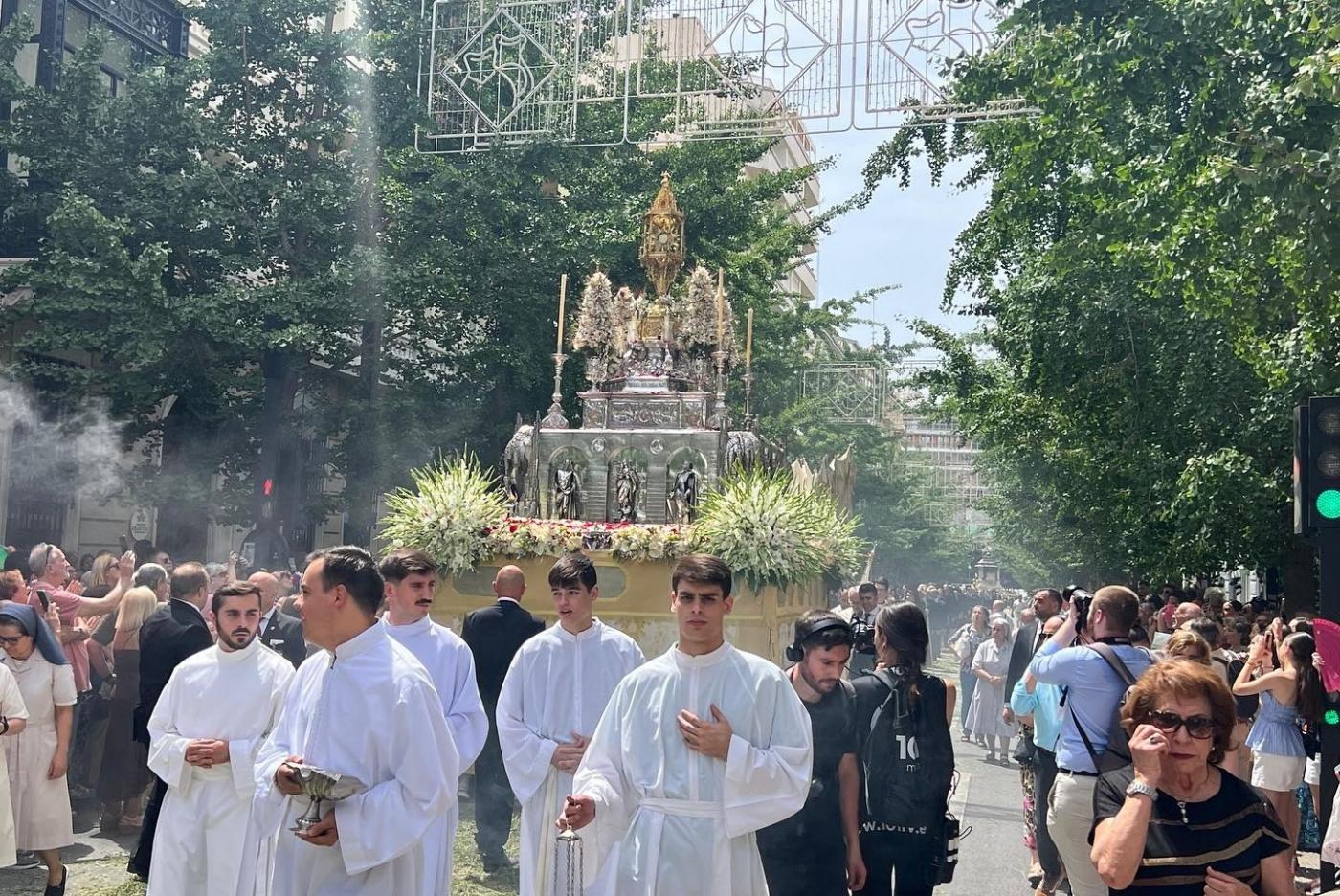 Granada celebra un Corpus lleno de historia y tradición con el regreso de los seises 