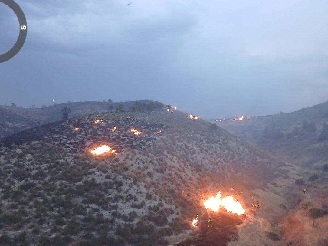 Un incendio forestal en Peal obliga a movilizar seis medios aéreos