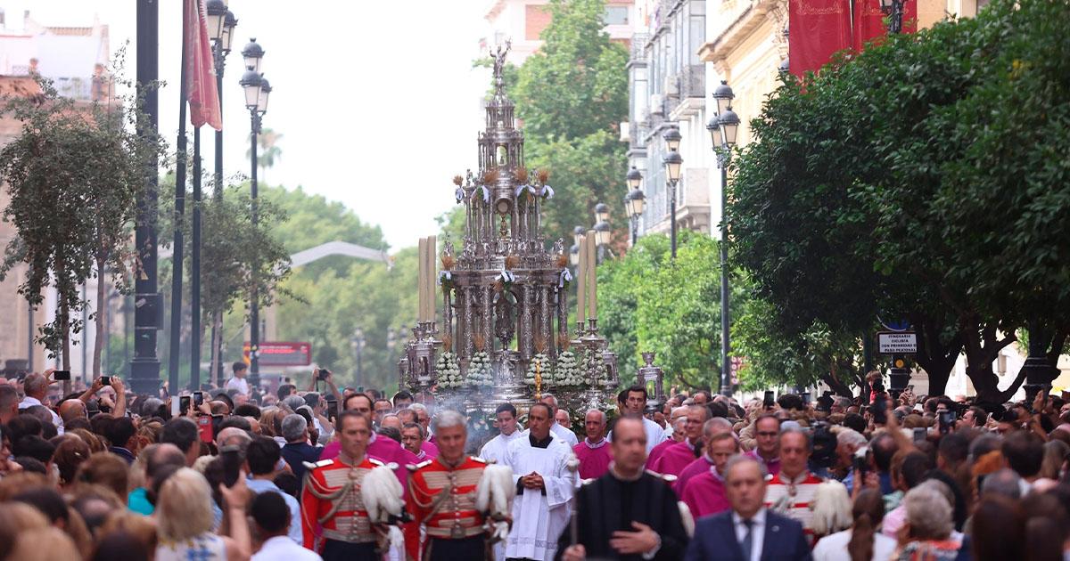 Sevilla celebra un Corpus “magnífico”, con amplia participación pese al calor