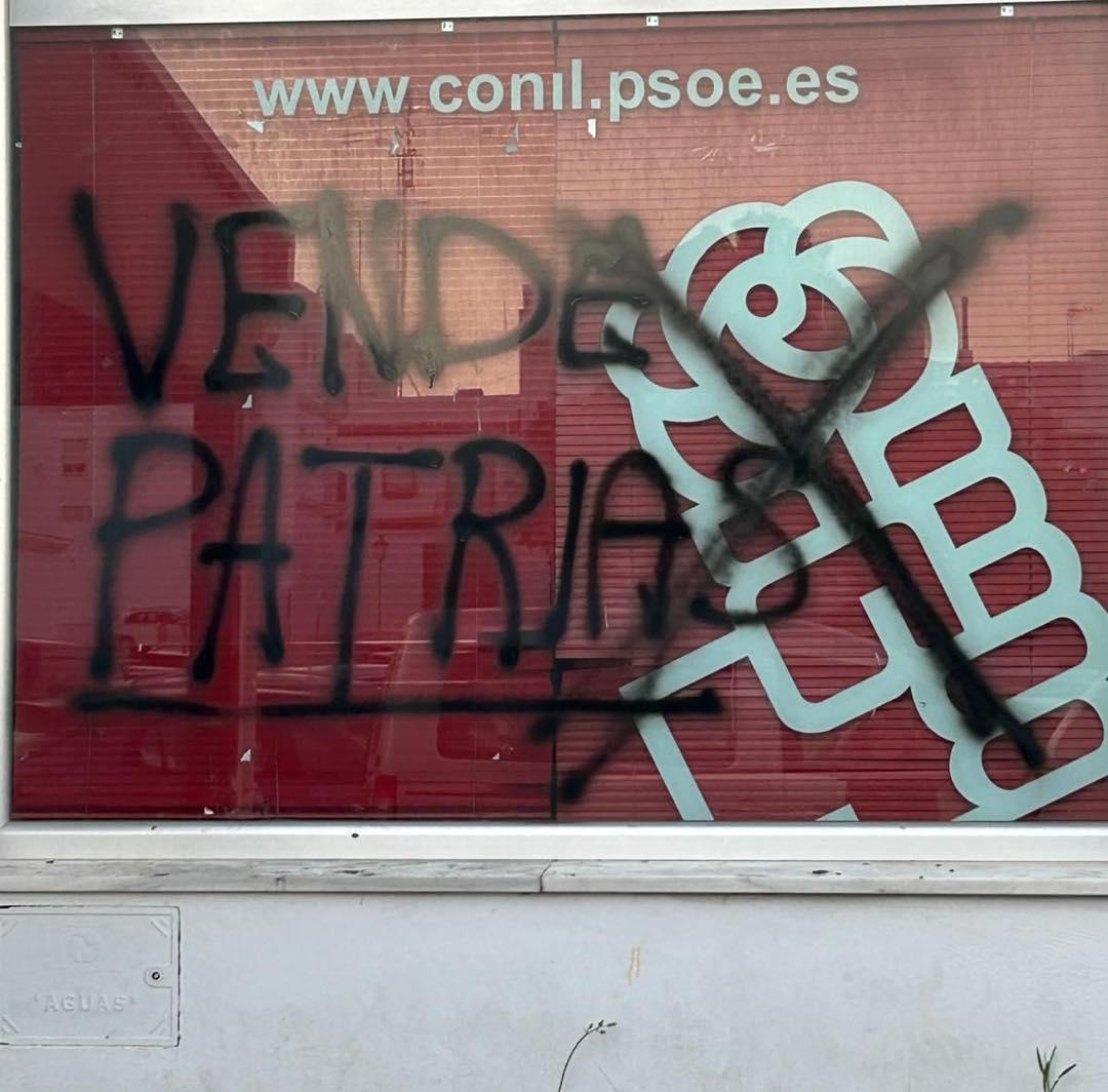 Ataque a la democracia: vandalizan la sede del PSOE en Conil  