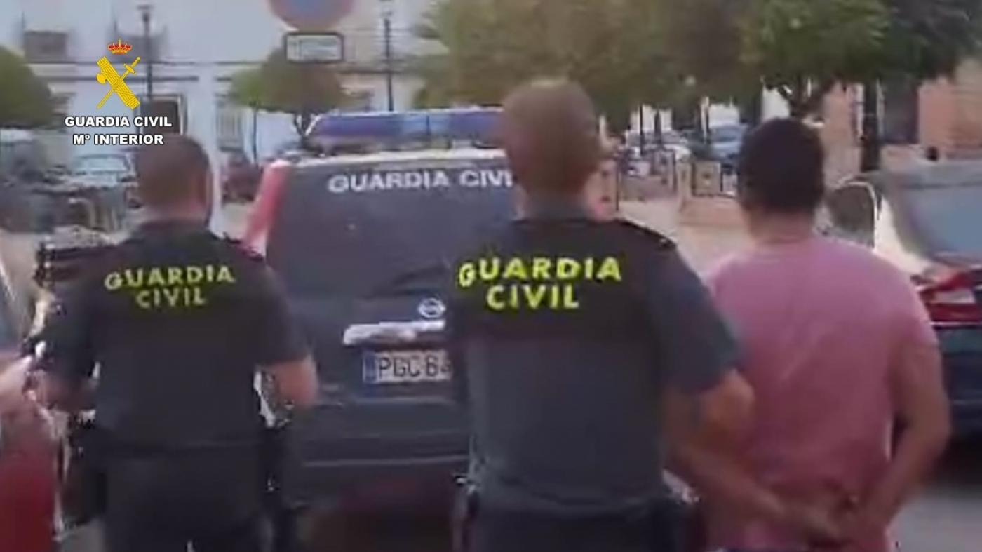 Detenidos un adulto y dos menores por robos con violencia e intimidación en Pilas 