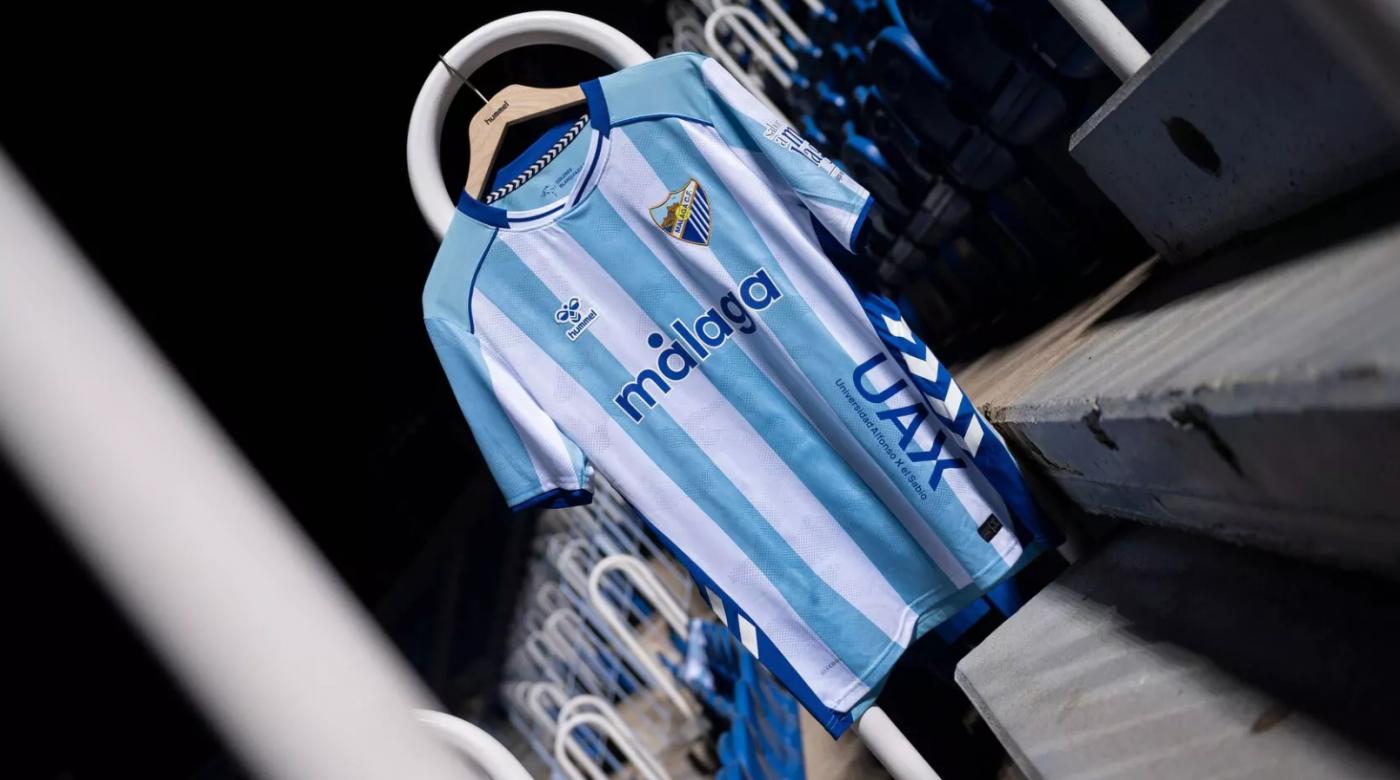 El Málaga rinde homenaje a la permanencia de la 09-10 en su nueva camiseta 