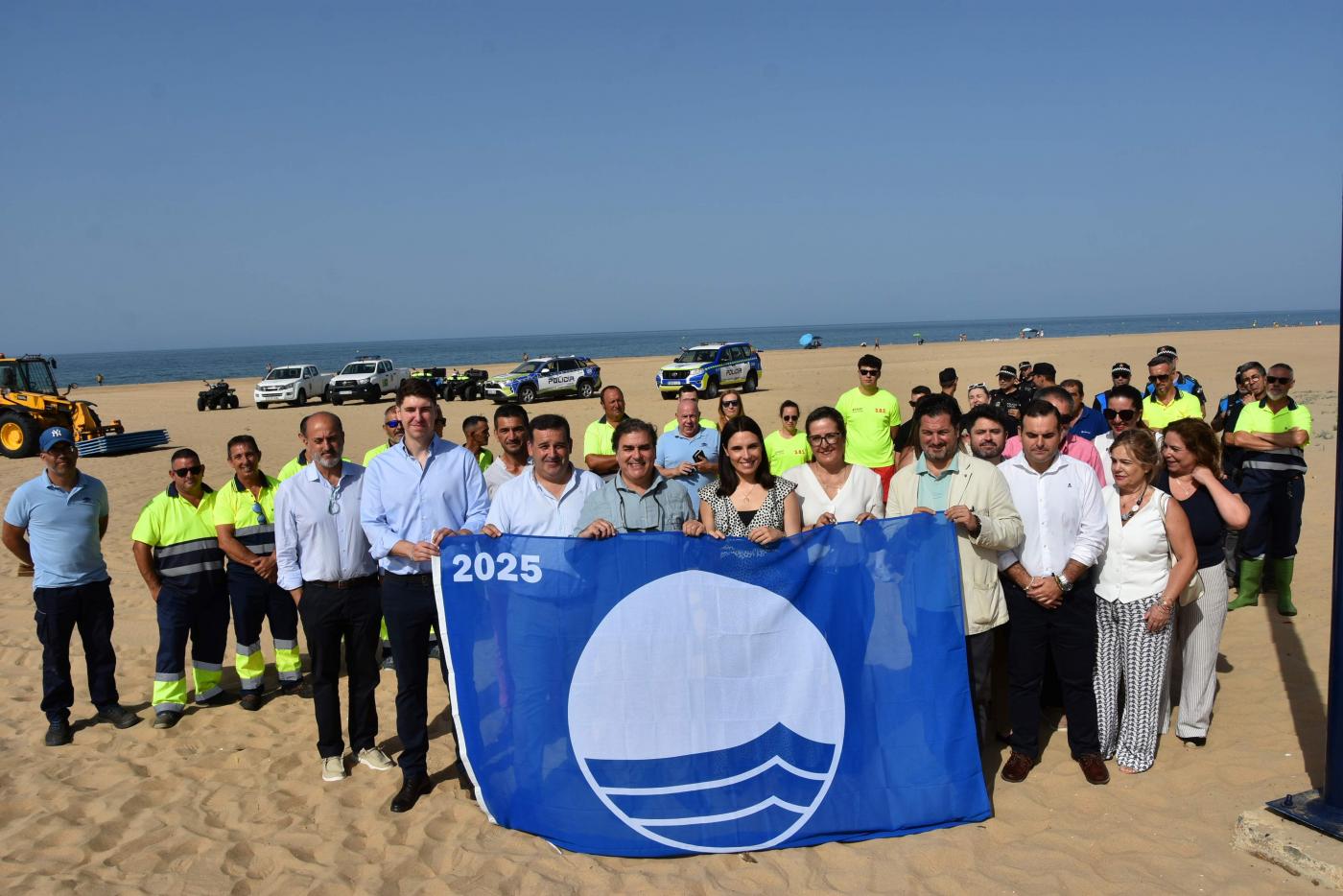 Punta Umbría iza su bandera azul en la zona de playa del albergue