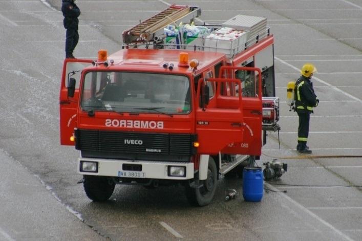 Evacuado al hospital un hombre de 53 años tras incendiarse un piso