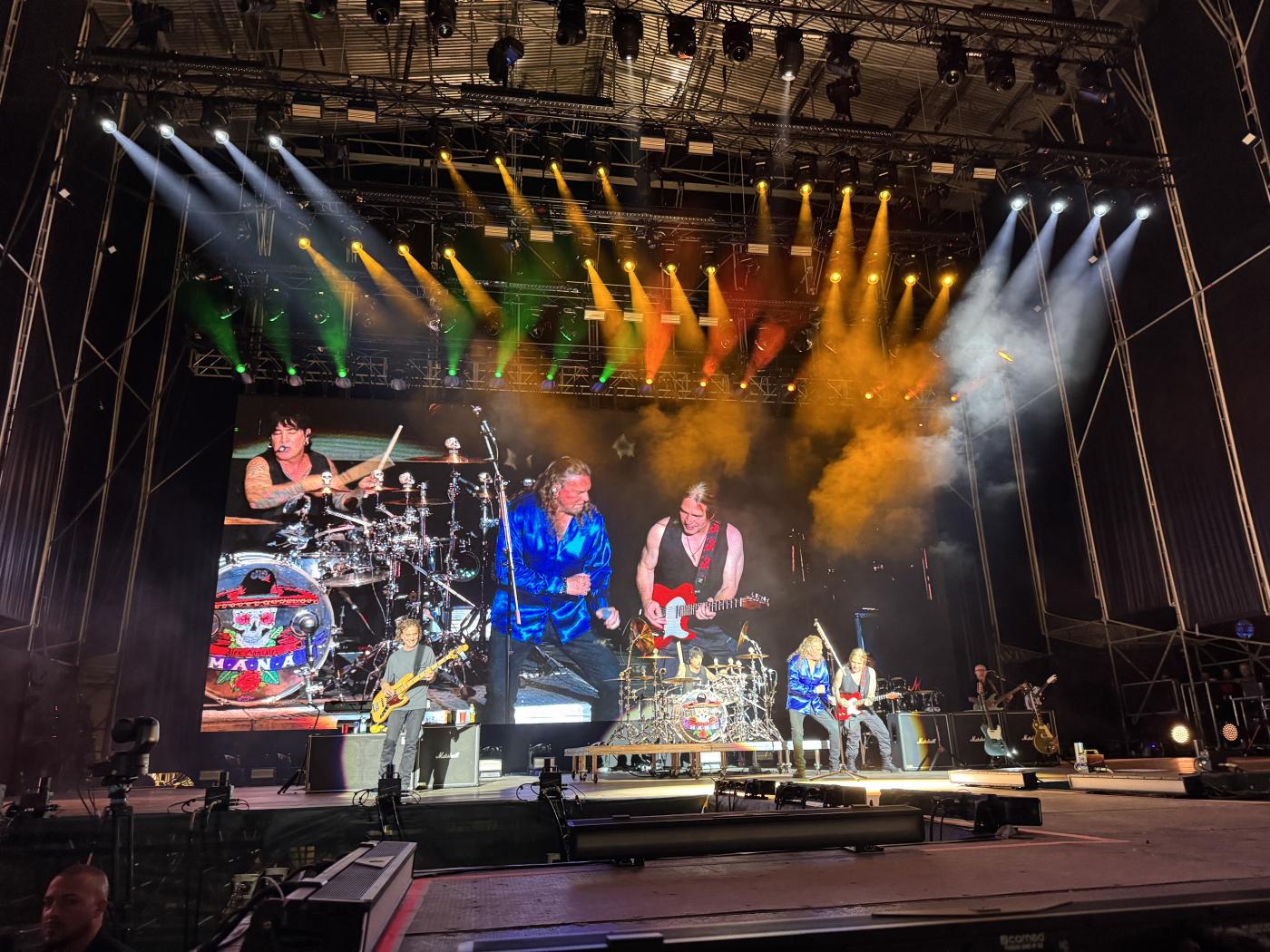 Maná conquista Fuengirola en un inolvidable concierto que coronó 10 años de Marenostrum 
