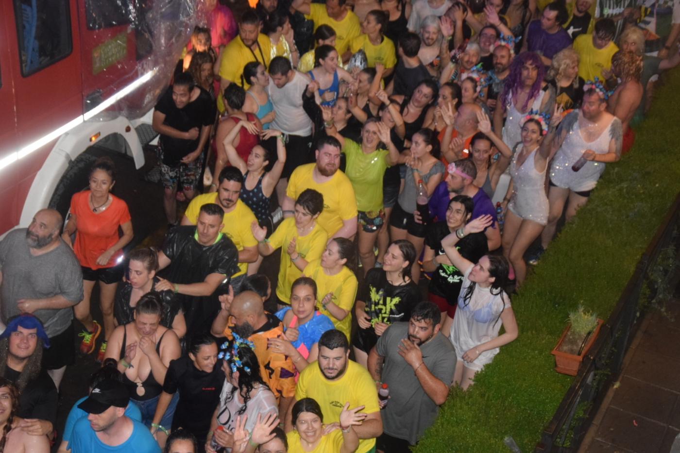 Lanjarón reúne en la noche de este lunes a miles de personas en su emblemática carrera