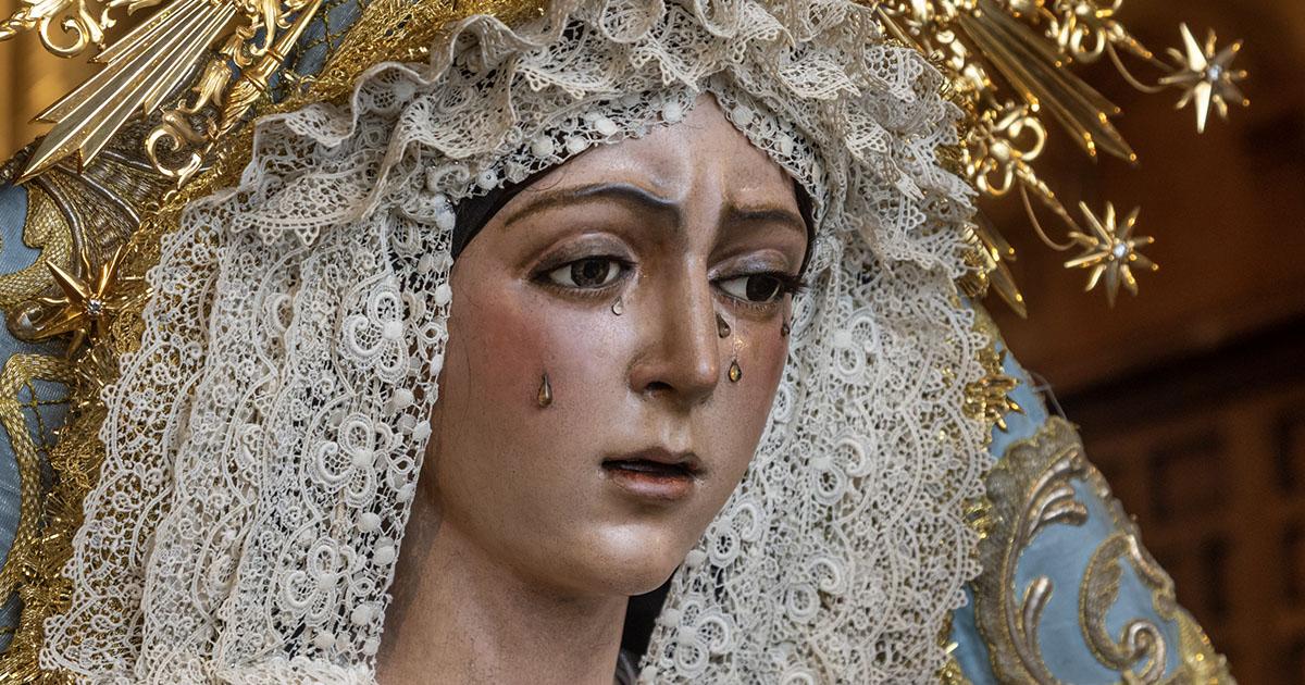 La Esperanza Macarena regresa tras subsanarse un fallo estético y estará en besamanos 