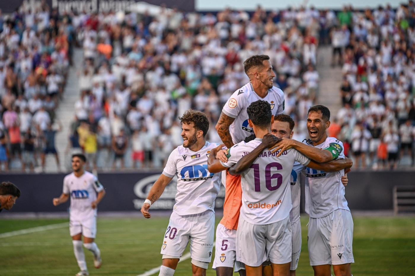 El Real Jaén celebra el gol. - Foto: Miranda López.