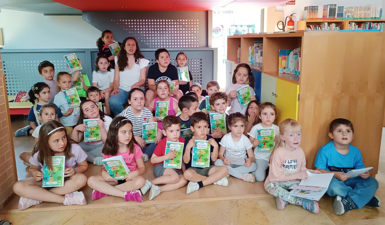 Algunos de los participantes en el club de lectura.  - 