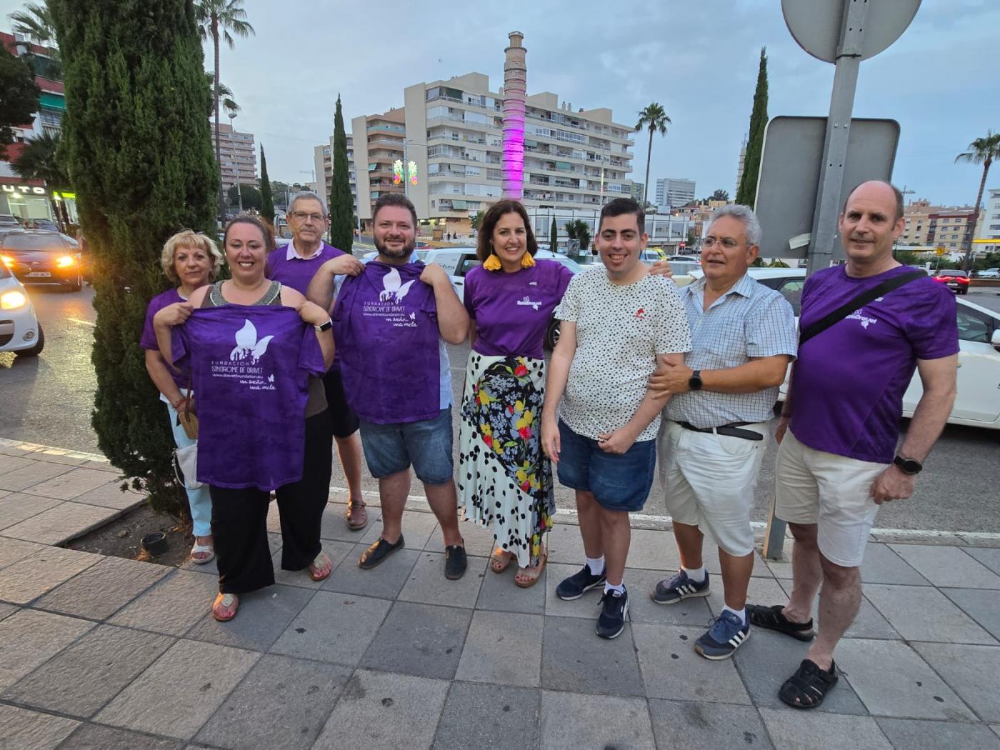 Paula Conesa con miembros de la asociación - A.I.
