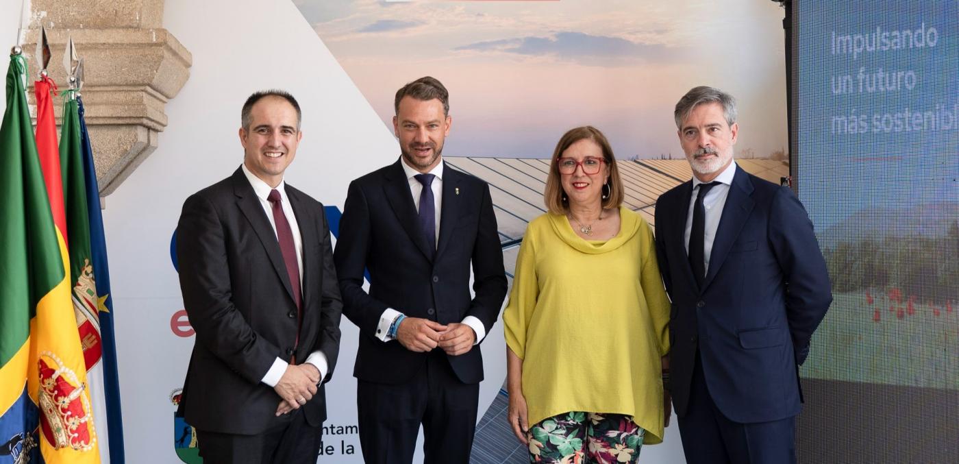 Cox arranca en Extremadura su plan nacional de más de 200 comunidades energéticas 