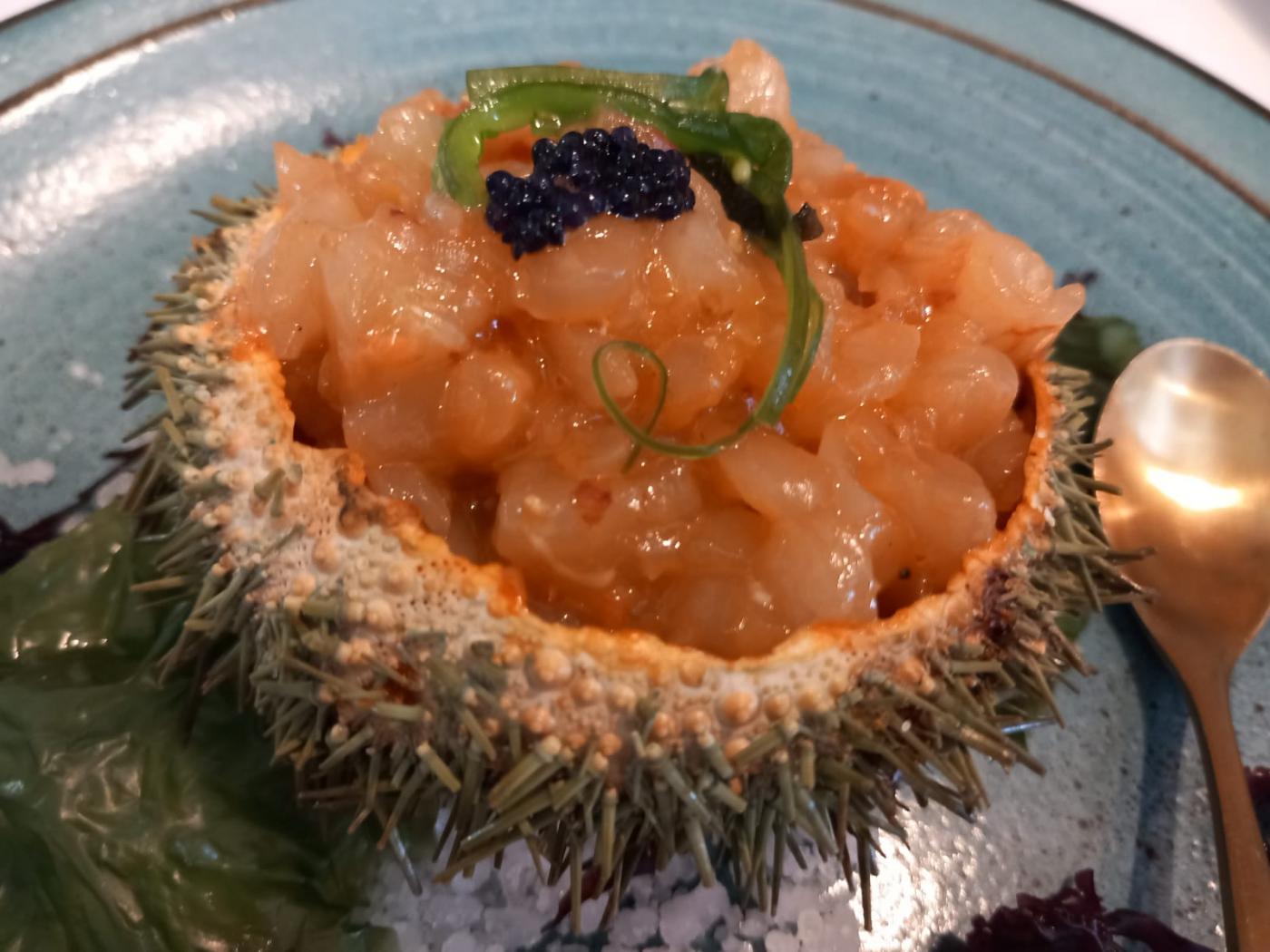 El tartar de erizo y gambas de Los Portales - A boca llena