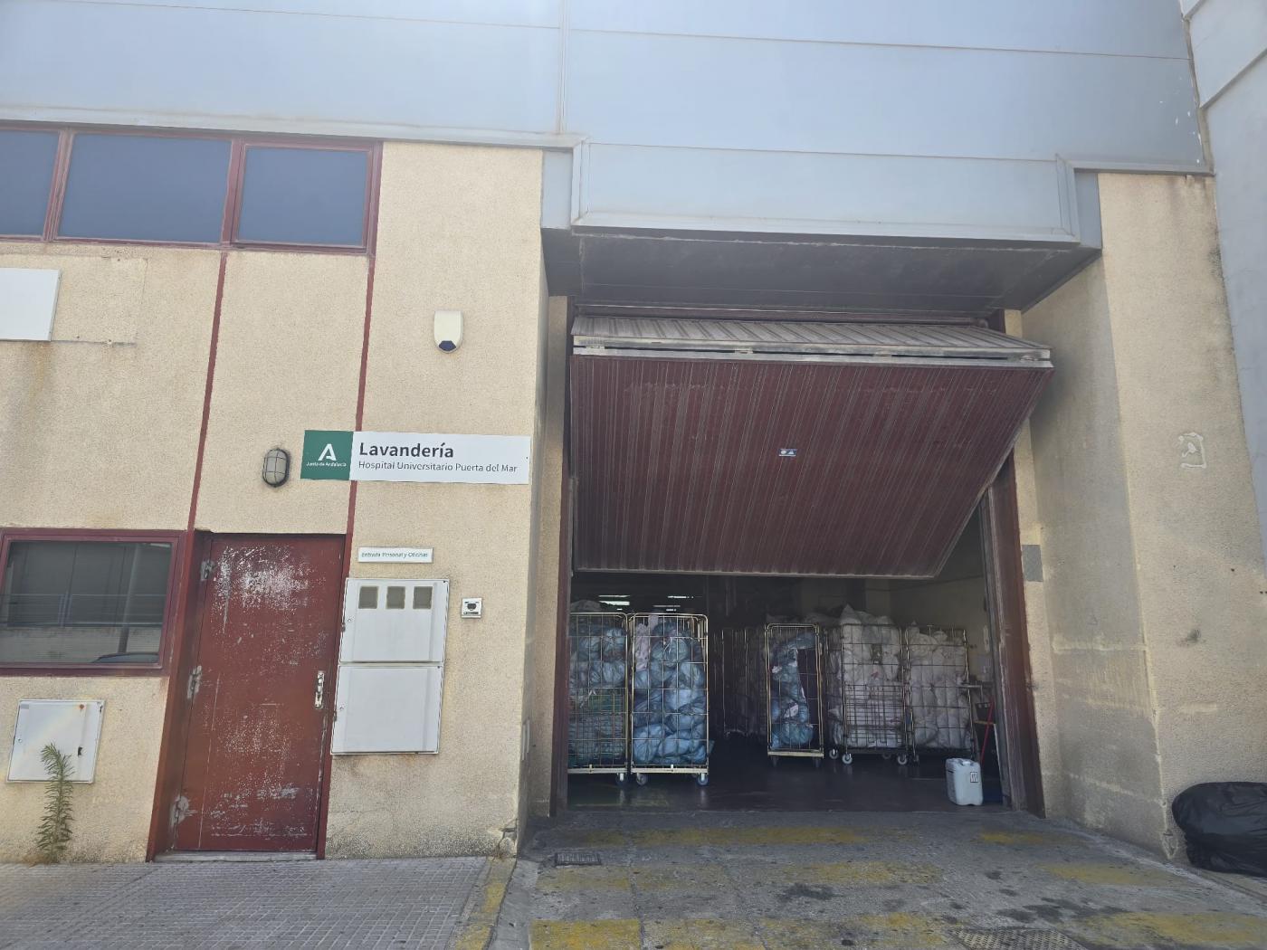 CCOO denuncia condiciones extremas de calor en la lavandería del Hospital Puerta del Mar