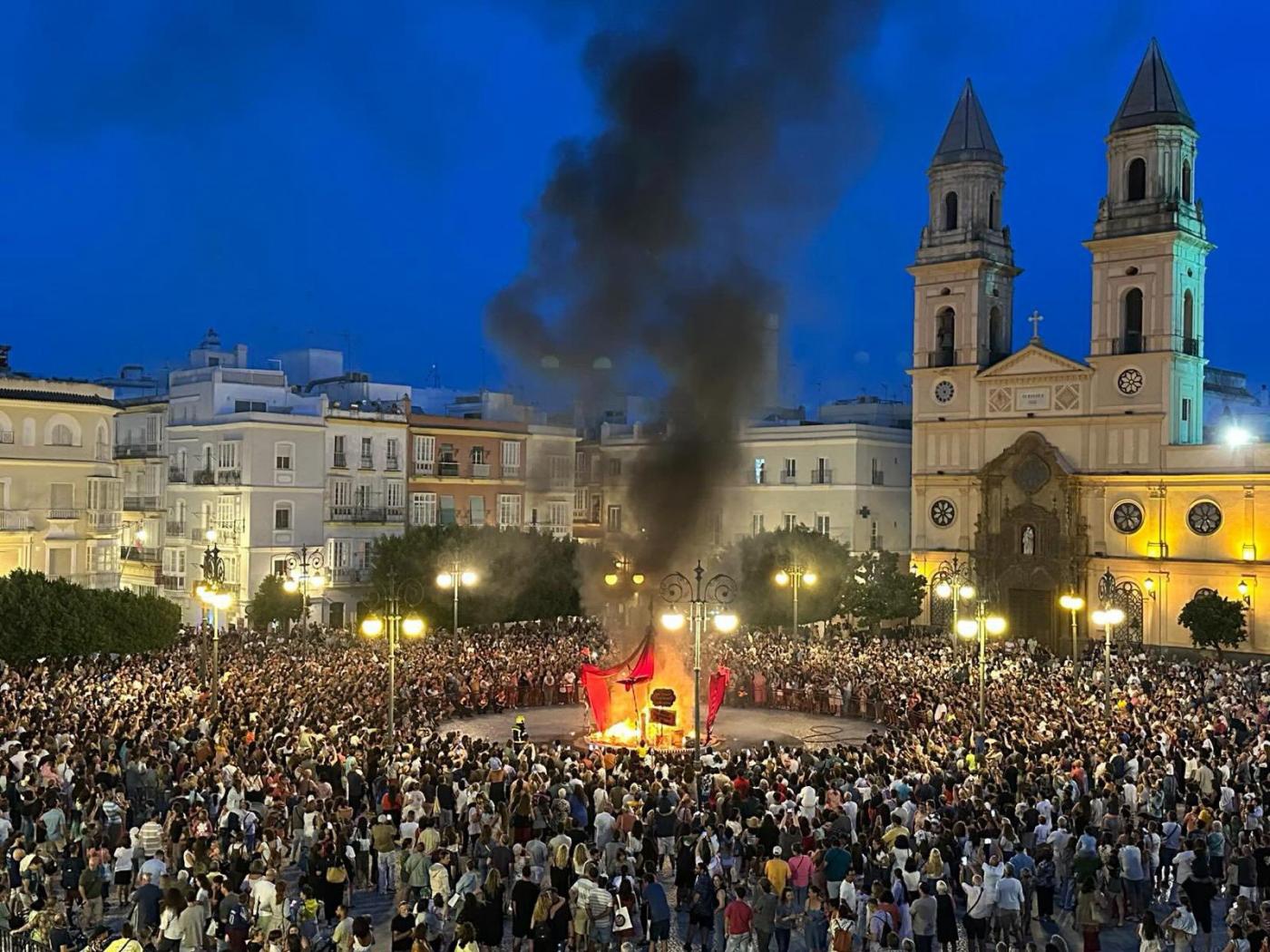 El juanillo municipal en la plaza de San Antonio.  Ayuntamiento de Cádiz