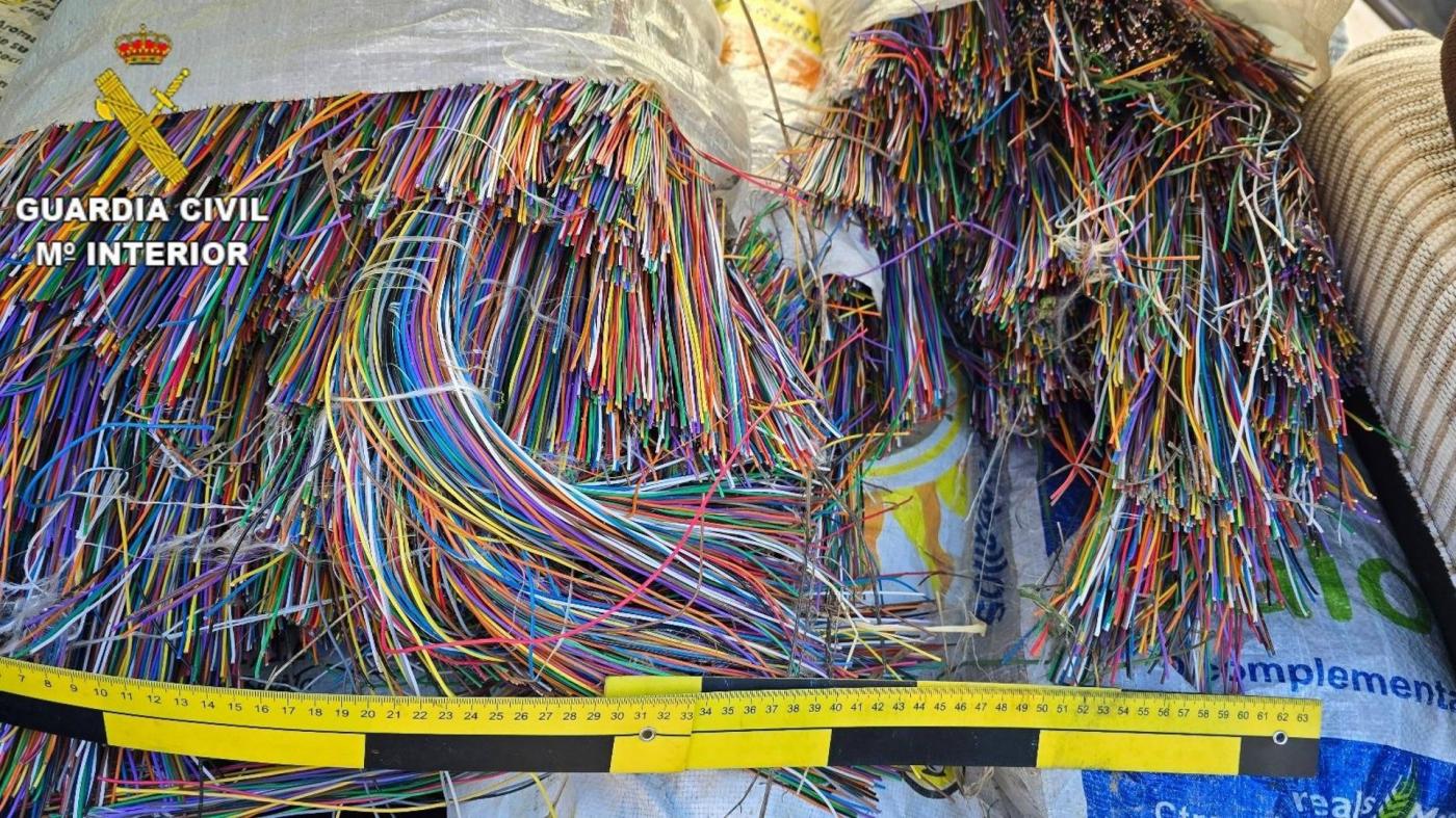 Detenido por robar 1.250 metros de cable telefónico entre Castaño del Robledo y Jabugo