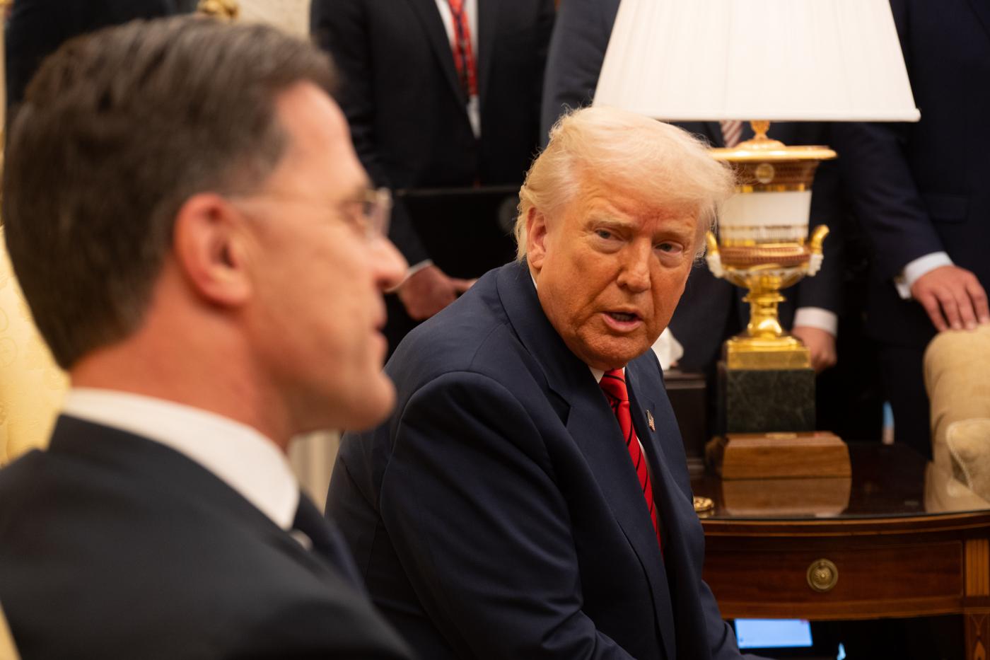 Rutte asegura a Trump que 