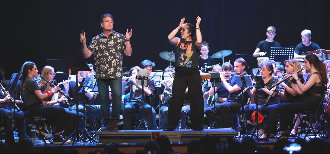 Tomares se rinde al ritmo del rock en el Concierto “Gran Reserva” de su Banda Sinfónica