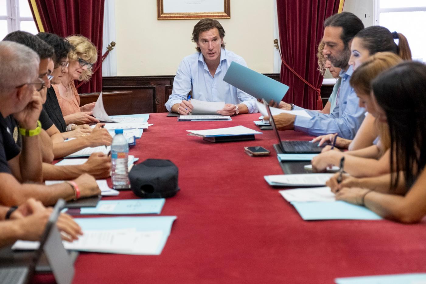 Una imagen de la comisión municipal de absentismo escolar.  - VIVA