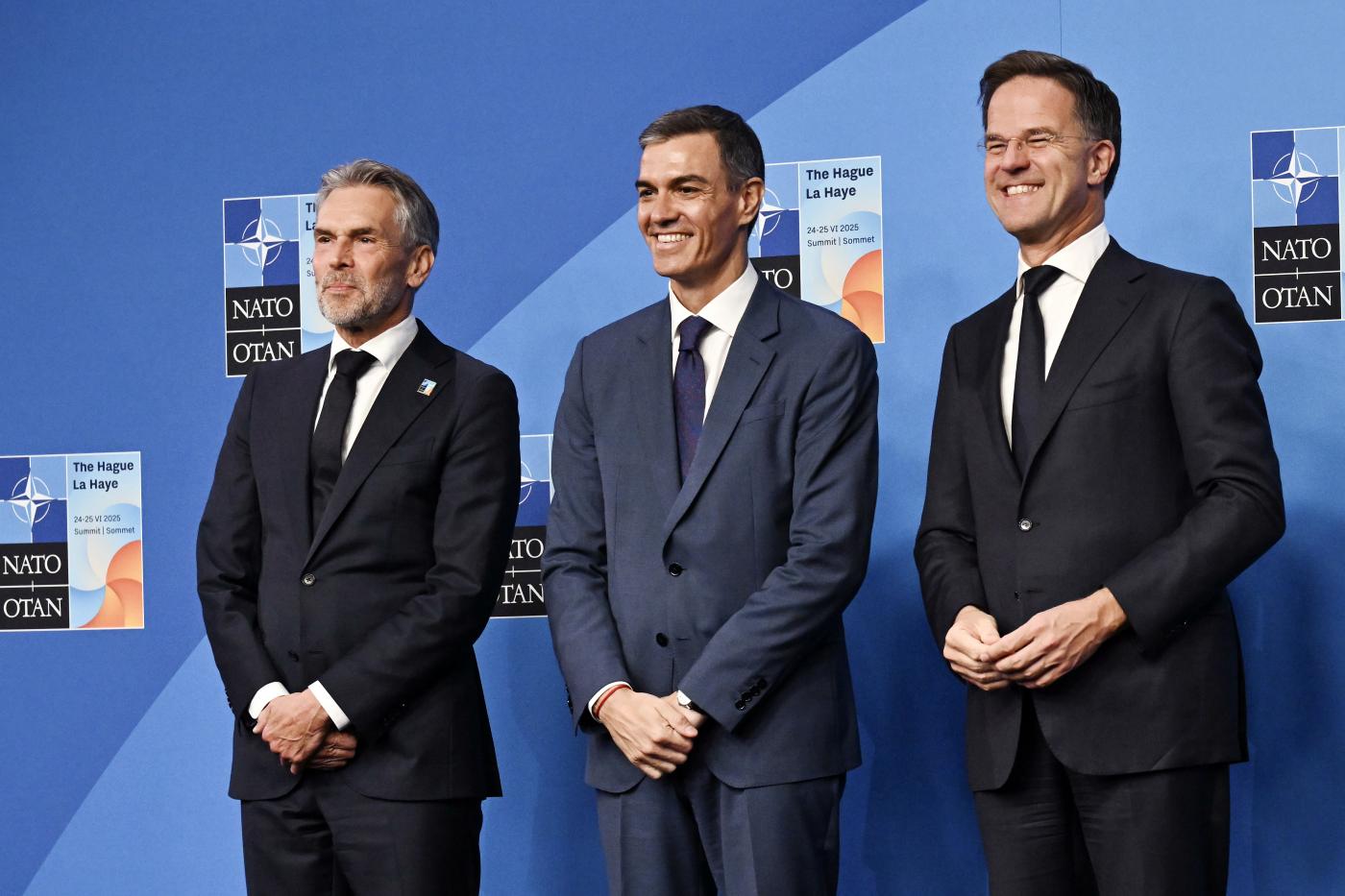 Sánchez elude el contacto con Trump y otros líderes en el inicio de la cumbre