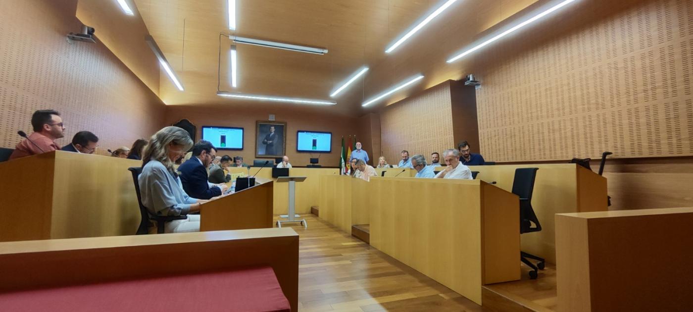 La oposición planta a Beardo por excluir el debate sobre la subasta de las cuevas cantera
