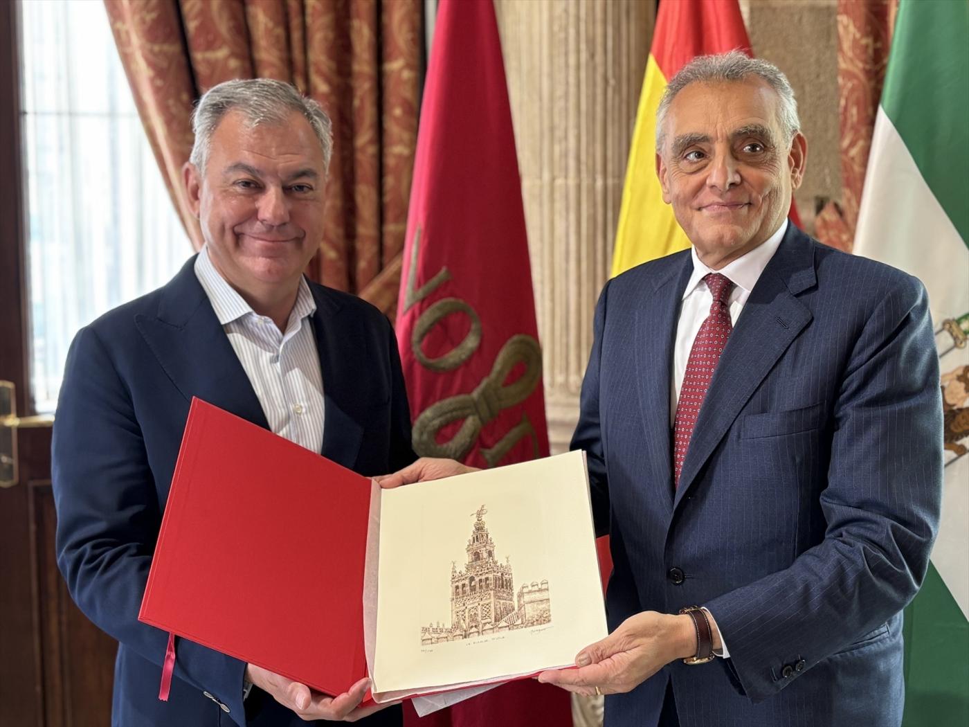 El alcalde de Sevilla recibe al embajador de Italia para estrechar lazos bilaterales 