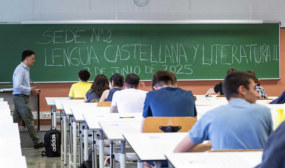 Imagen del examen de Lengua y Literatura en la PAU 2025. - AI