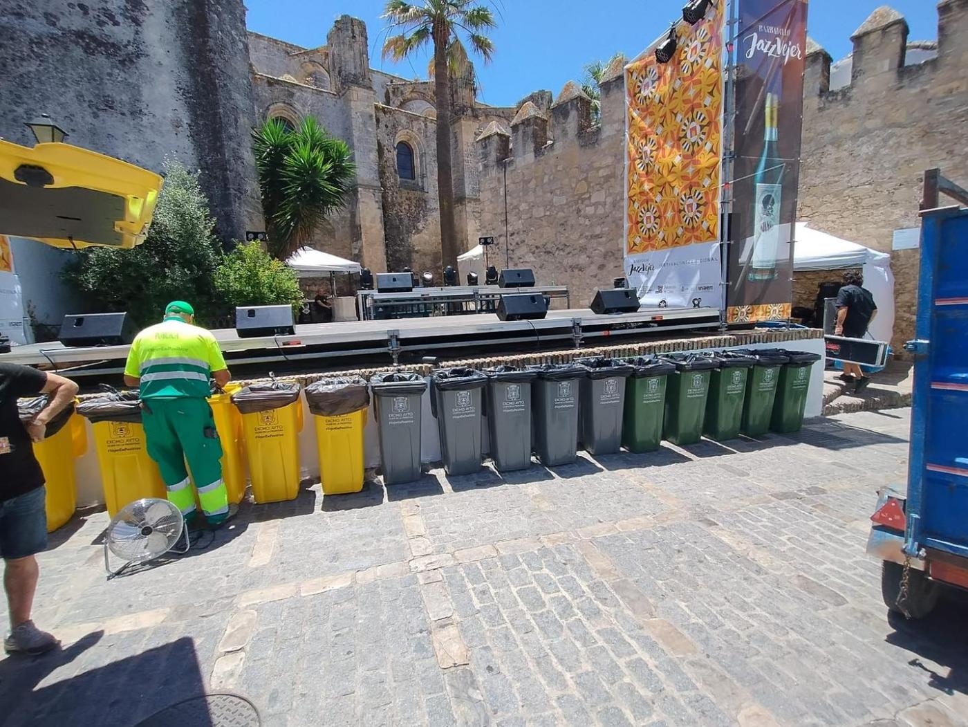 Vejer instala nuevas contenedores con la ayuda del Plan Cádiz Marcha - 