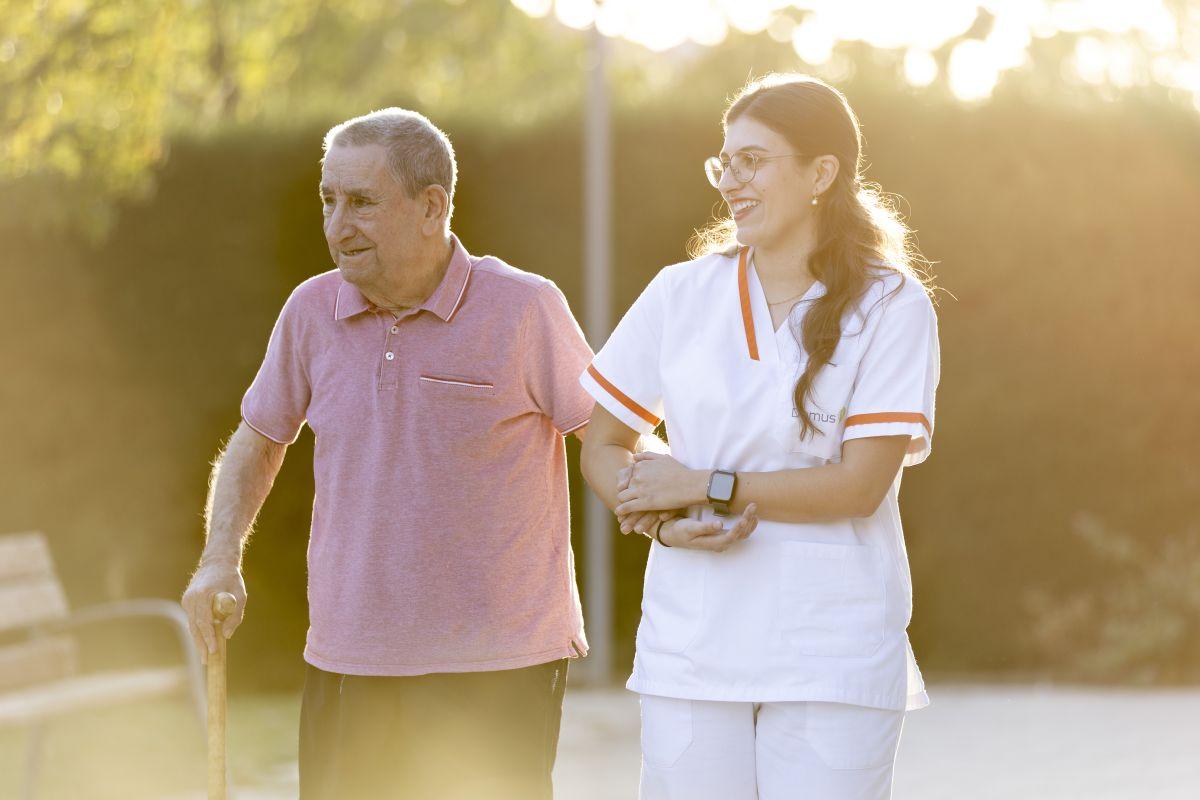 El verano agrava el desgaste de quienes cuidan a personas dependientes 
