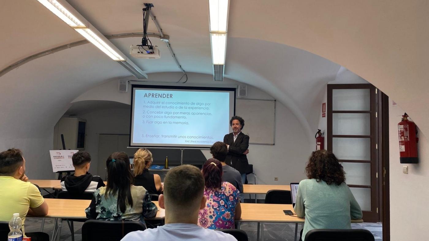 La Escuela de Comercio cierra su primera edición con nueve talleres
