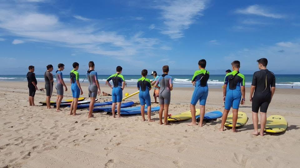 Unos talleres en una imagen de archivo - Escuela de Surf de Camposoto.