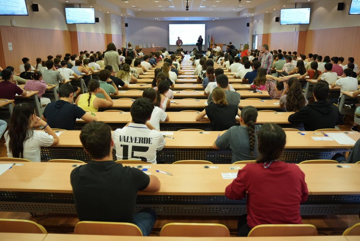 Casi 1.200 estudiantes se matriculan en la convocatoria extraordinaria de la PEvAU