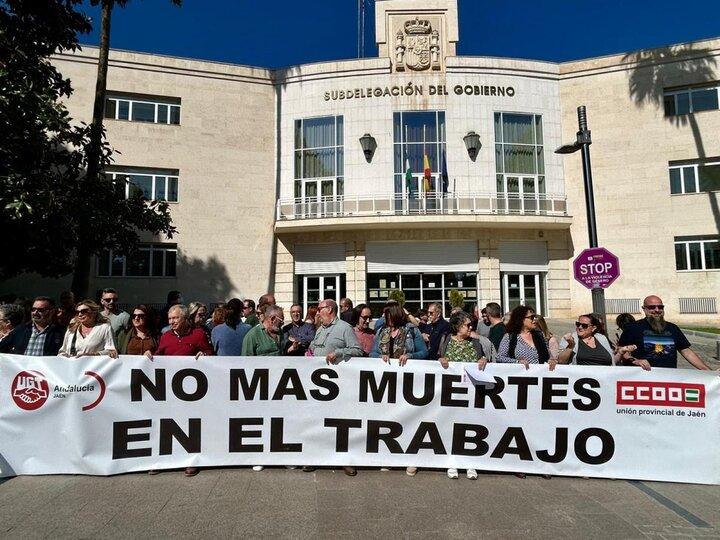 Protesta en la Subdelegación del Gobierno por los accidentes laborales - 