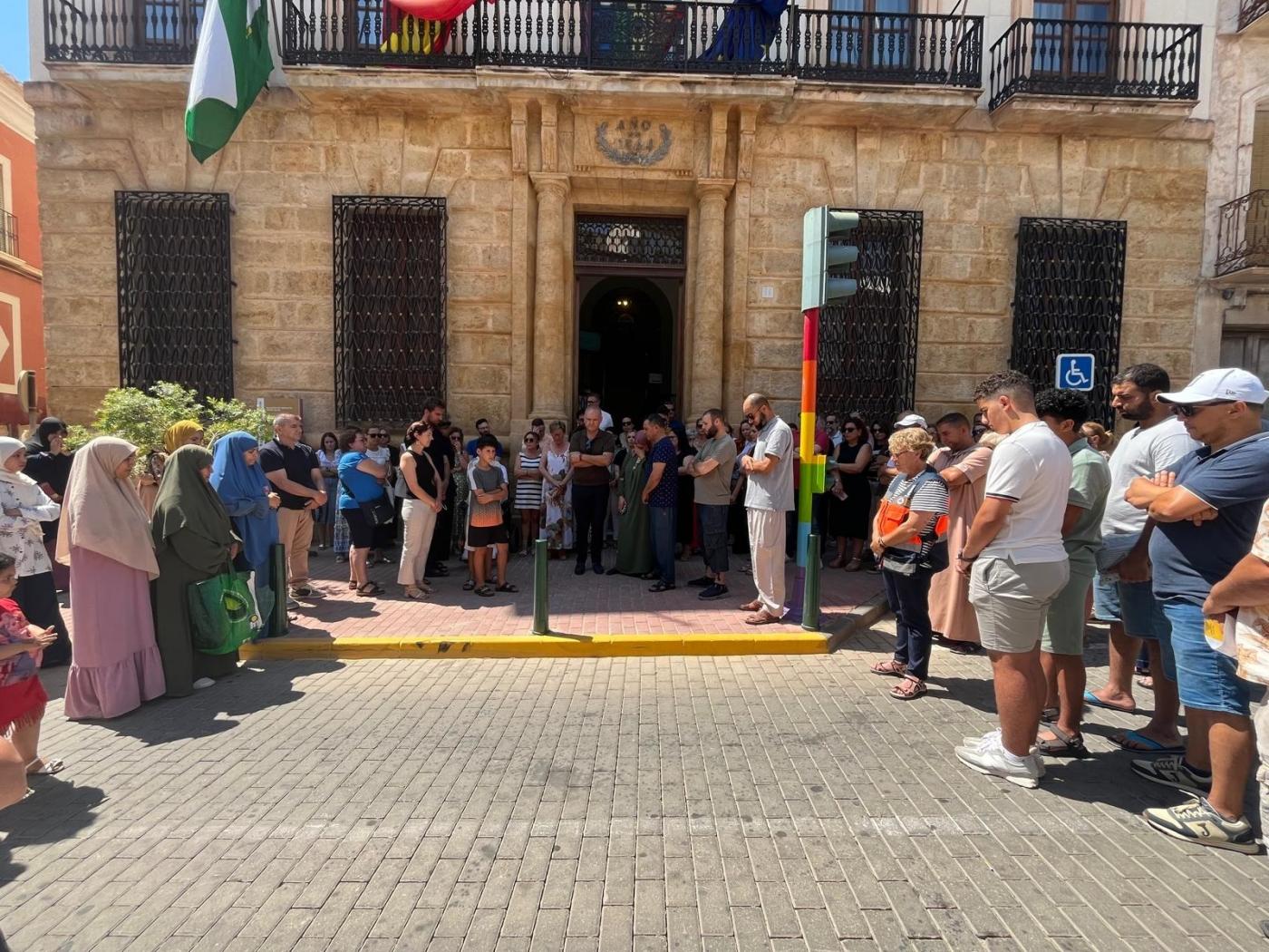 Cuevas del Almanzora guarda un minuto de silencio por la muerte de un menor en el pantano
