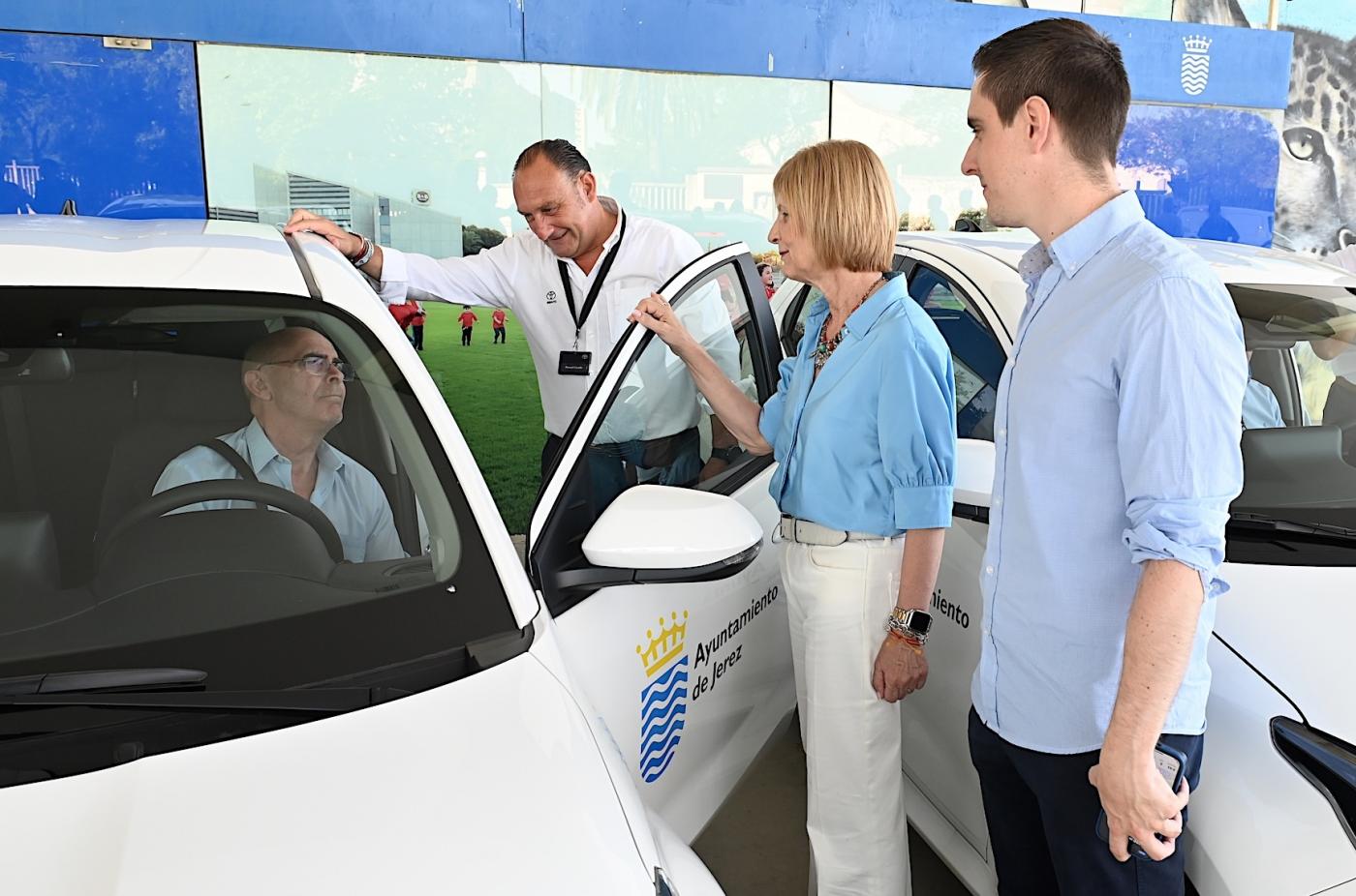 Los servicios municipales incorporan 19 nuevos vehículos 