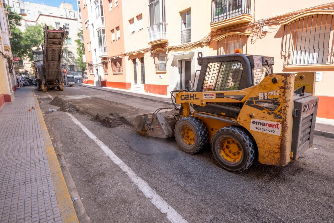 Obras de reasfaltado en Cádiz.  - VIVA
