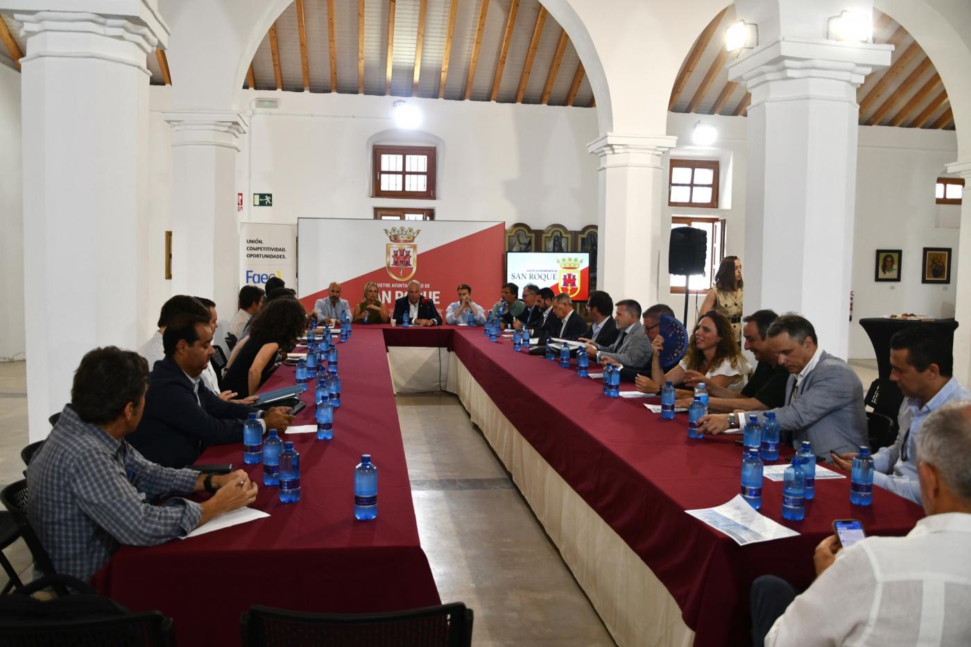 Reunión monográfica sobre vivienda en San Roque. - AI