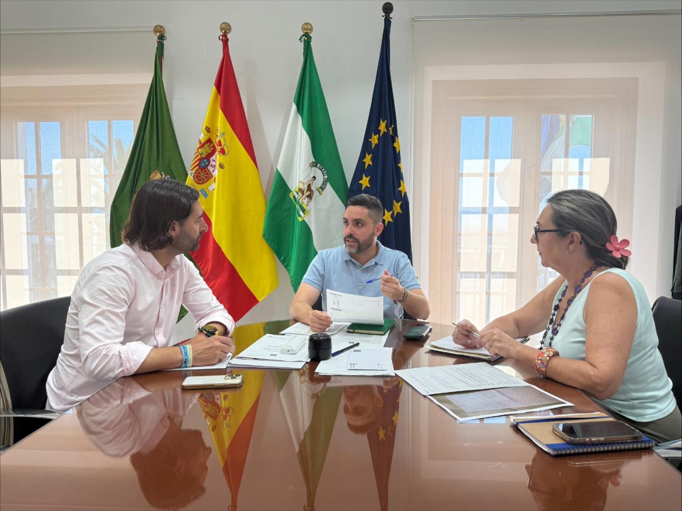 Vejer inicia mejoras en colegios con 382.000 € del PFEA - 