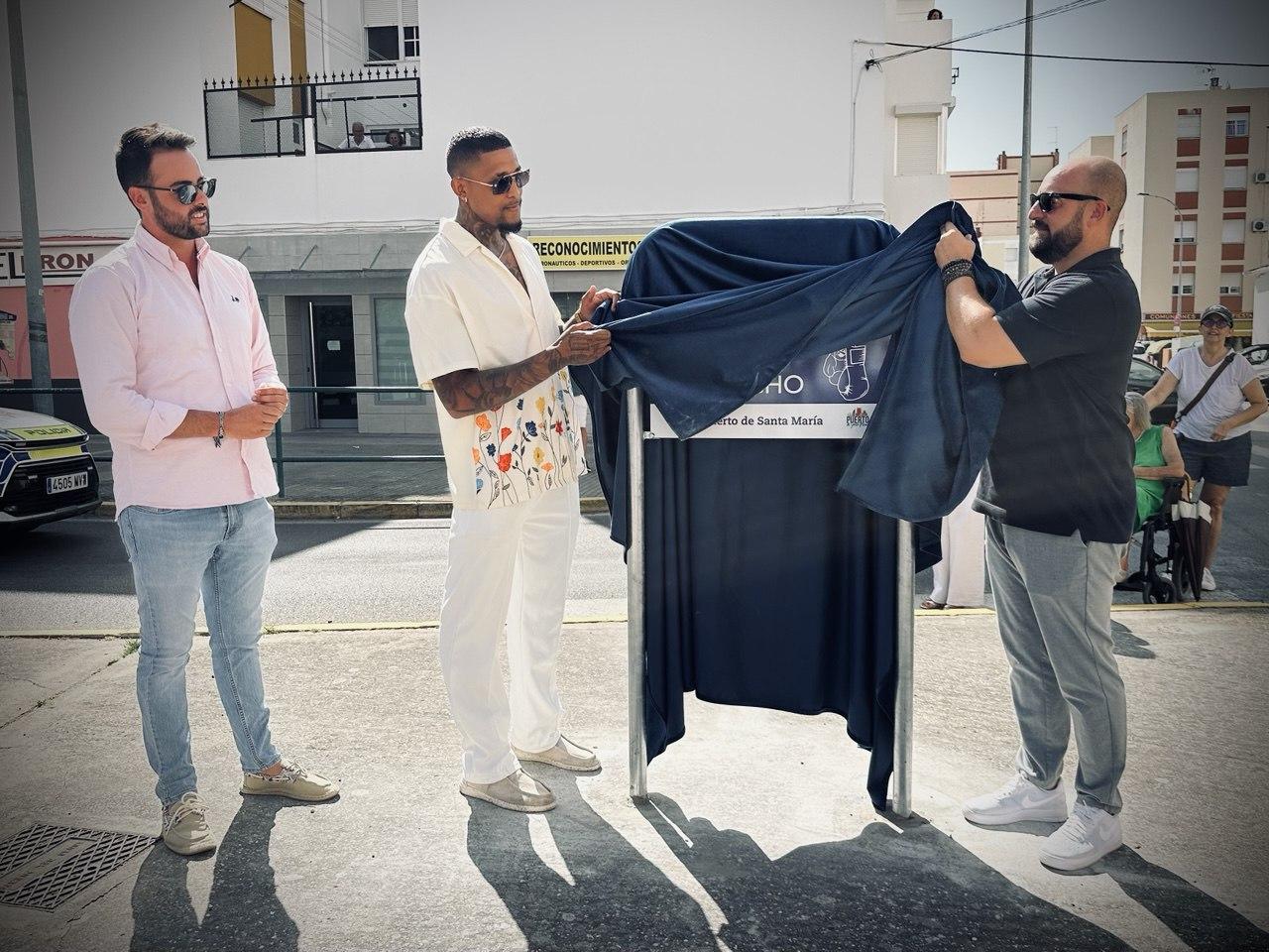 Homenaje al boxeador Álex Camacho con la inauguración de una Plazuela con su nombre
