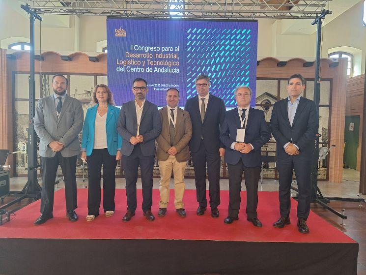 Las autoridades y asistentes al congreso. - 