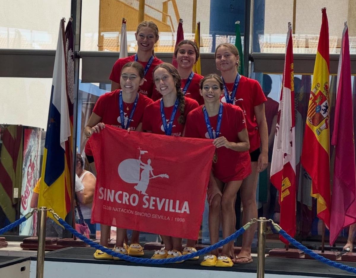 La nadadora camera Paula González suma un nuevo título nacional en natación sincronizada