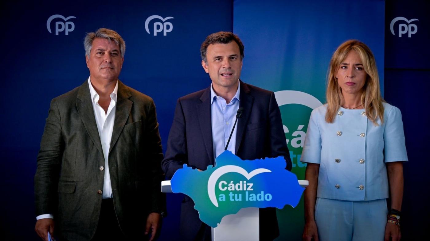 Bruno García, acompañado por Ignacio Romaní y Almudena Martínez.  - VIVA