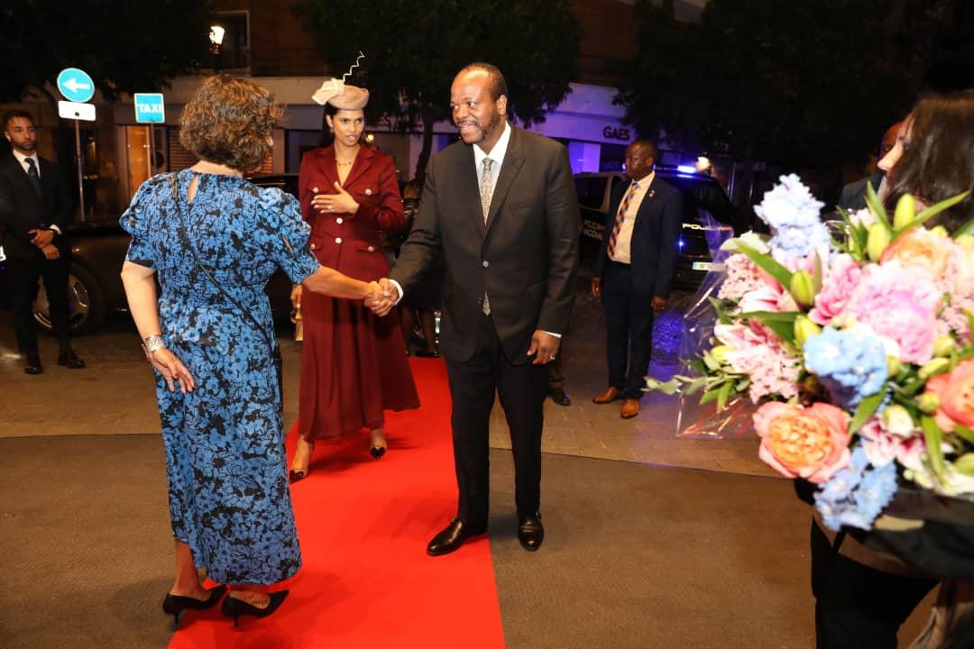 Las extravagancias del rey de Suazilandia no pasan desapercibidas en Sevilla
