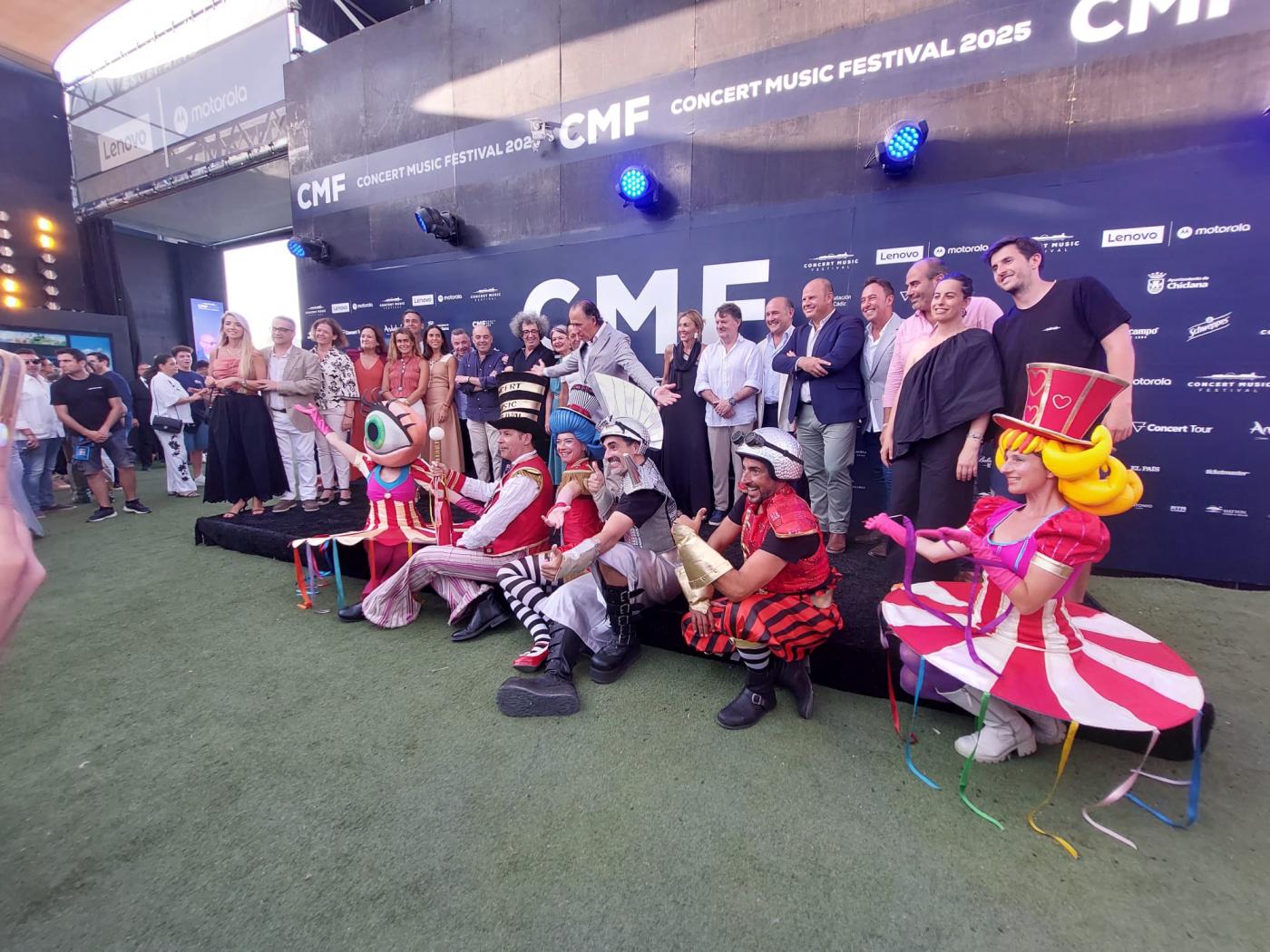 Foto de familia en la presentación del CMF - VIVA