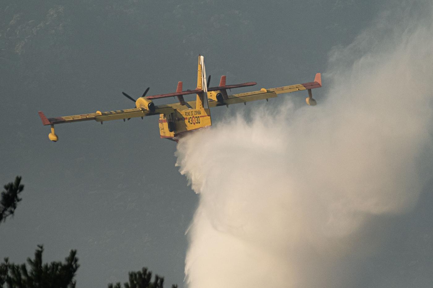 Extinguido el incendio de A Mezquita (Ourense) tras quemar cerca de 40 hectáreas